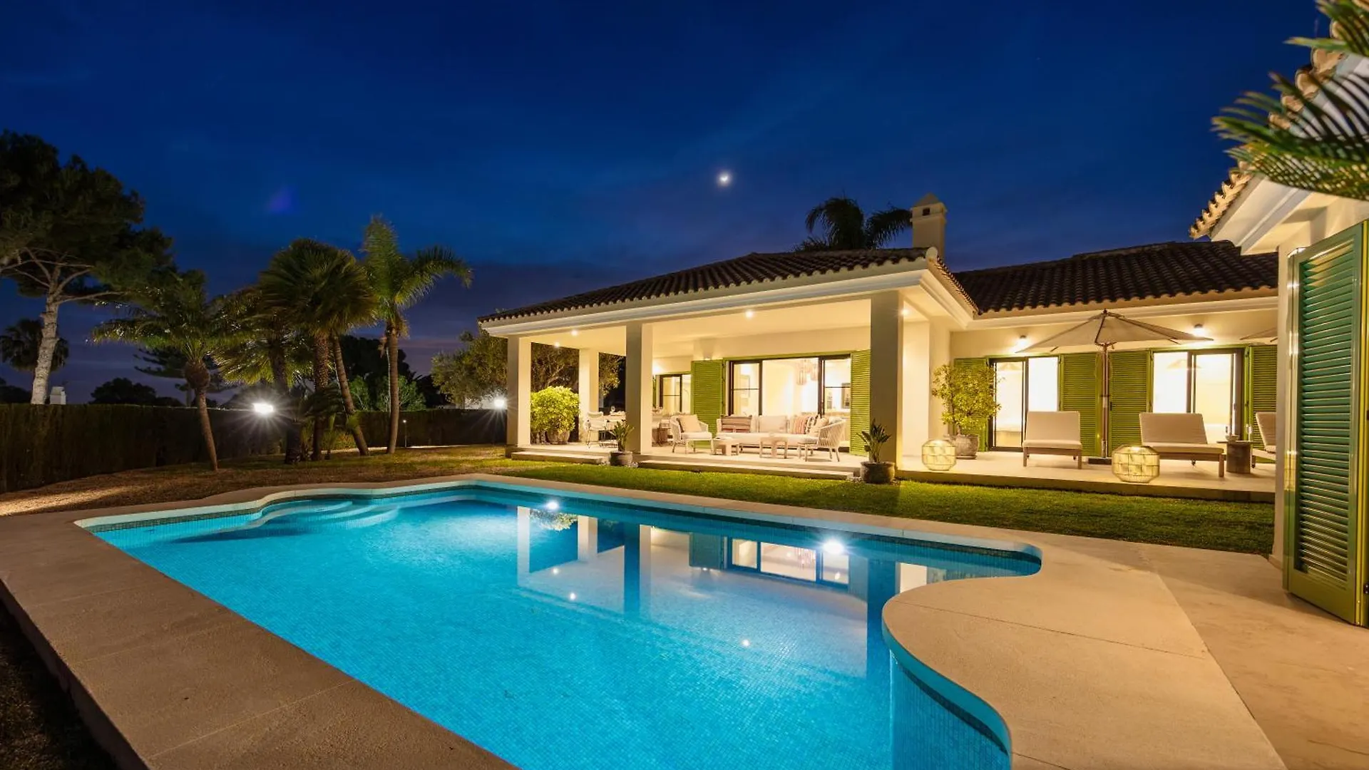 Mediterranean Villa, On One Floor, With Private Heated Pool, Large Garden And Terrace, With Barbecue, And Close To The Sea, In La Cala De Mijas Villa