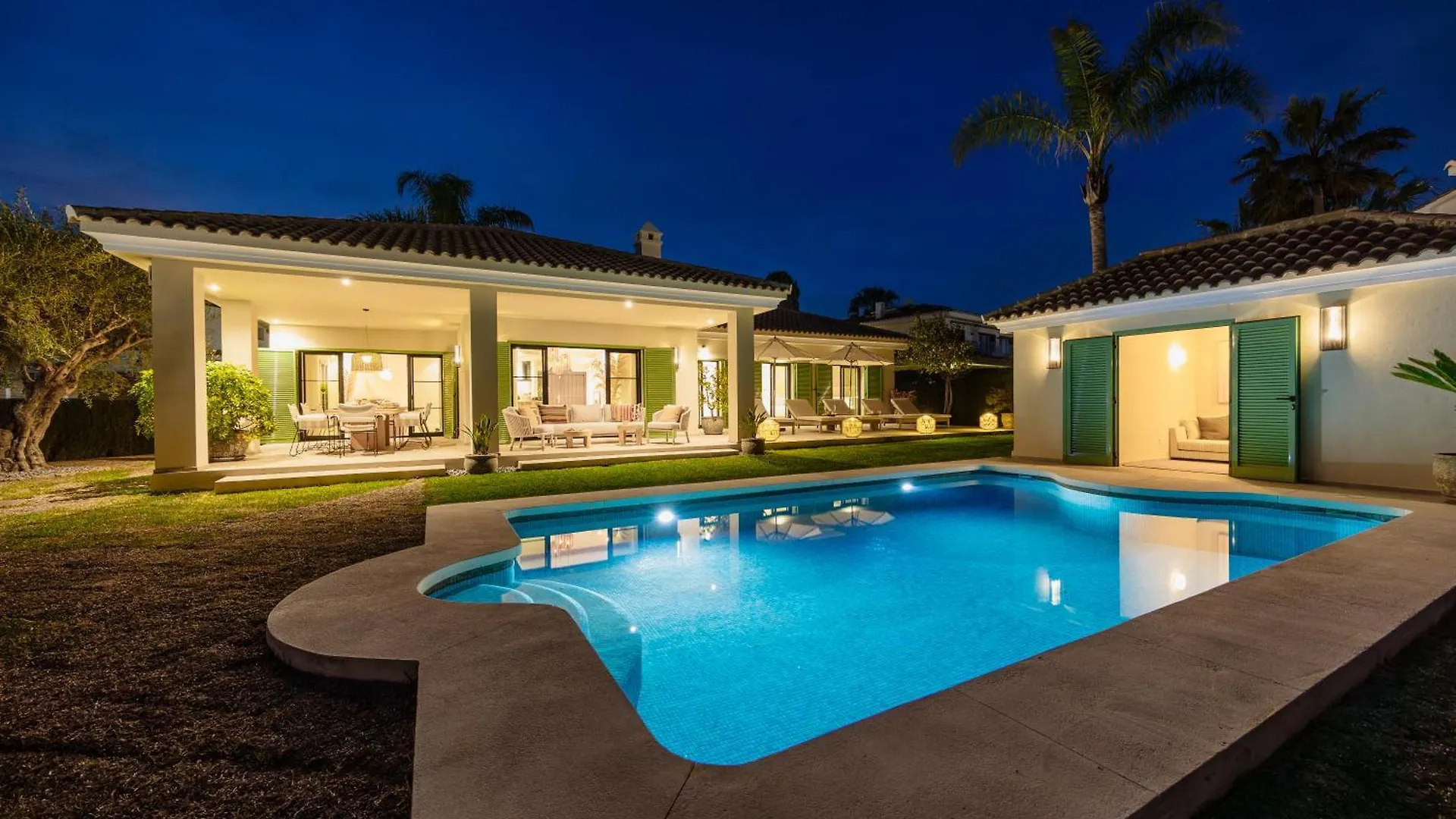Mediterranean Villa, On One Floor, With Private Heated Pool, Large Garden And Terrace, With Barbecue, And Close To The Sea, In La Cala De Mijas 0*,  Spain