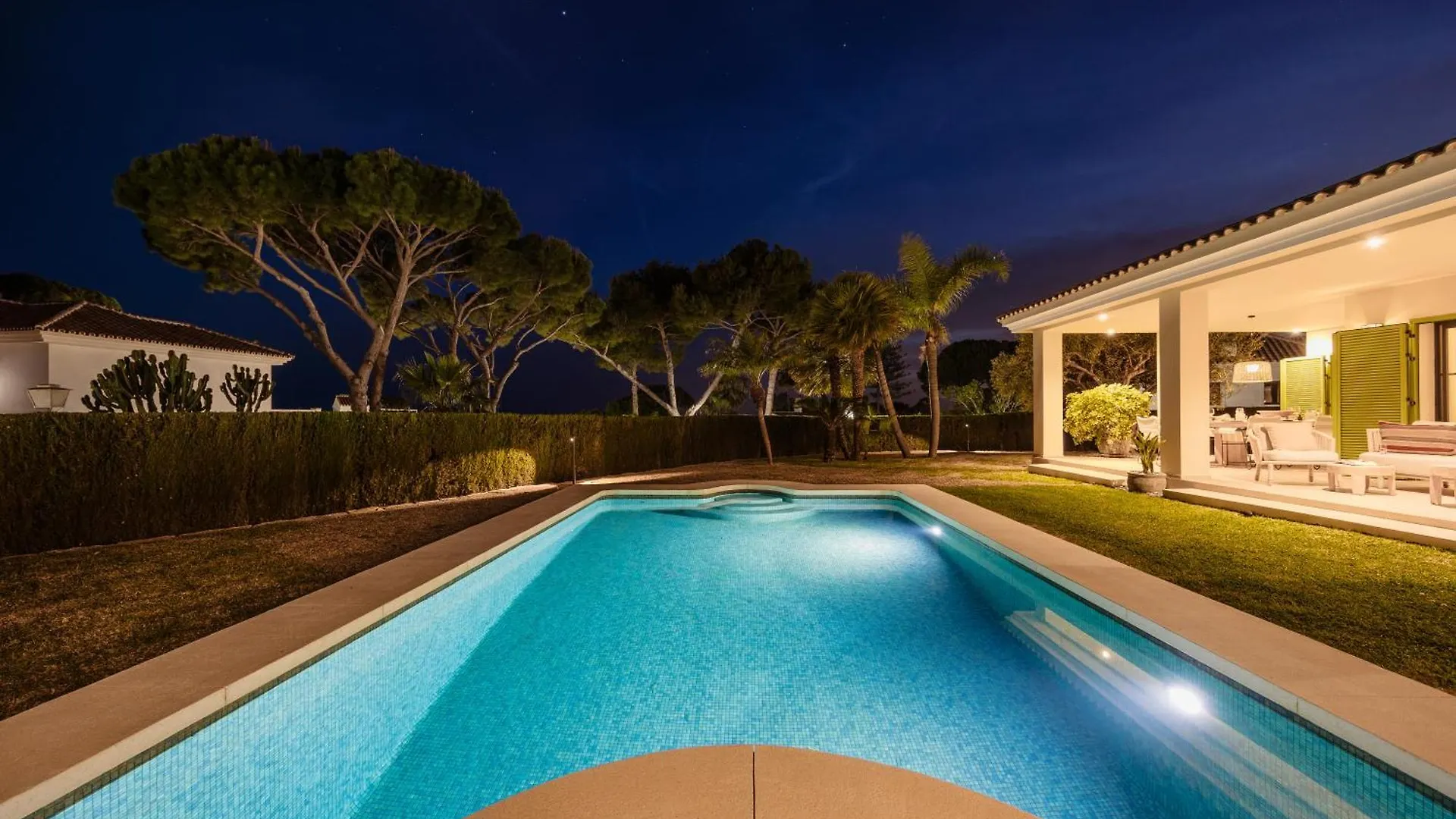 Mediterranean Villa, On One Floor, With Private Heated Pool, Large Garden And Terrace, With Barbecue, And Close To The Sea, In La Cala De Mijas 0*,