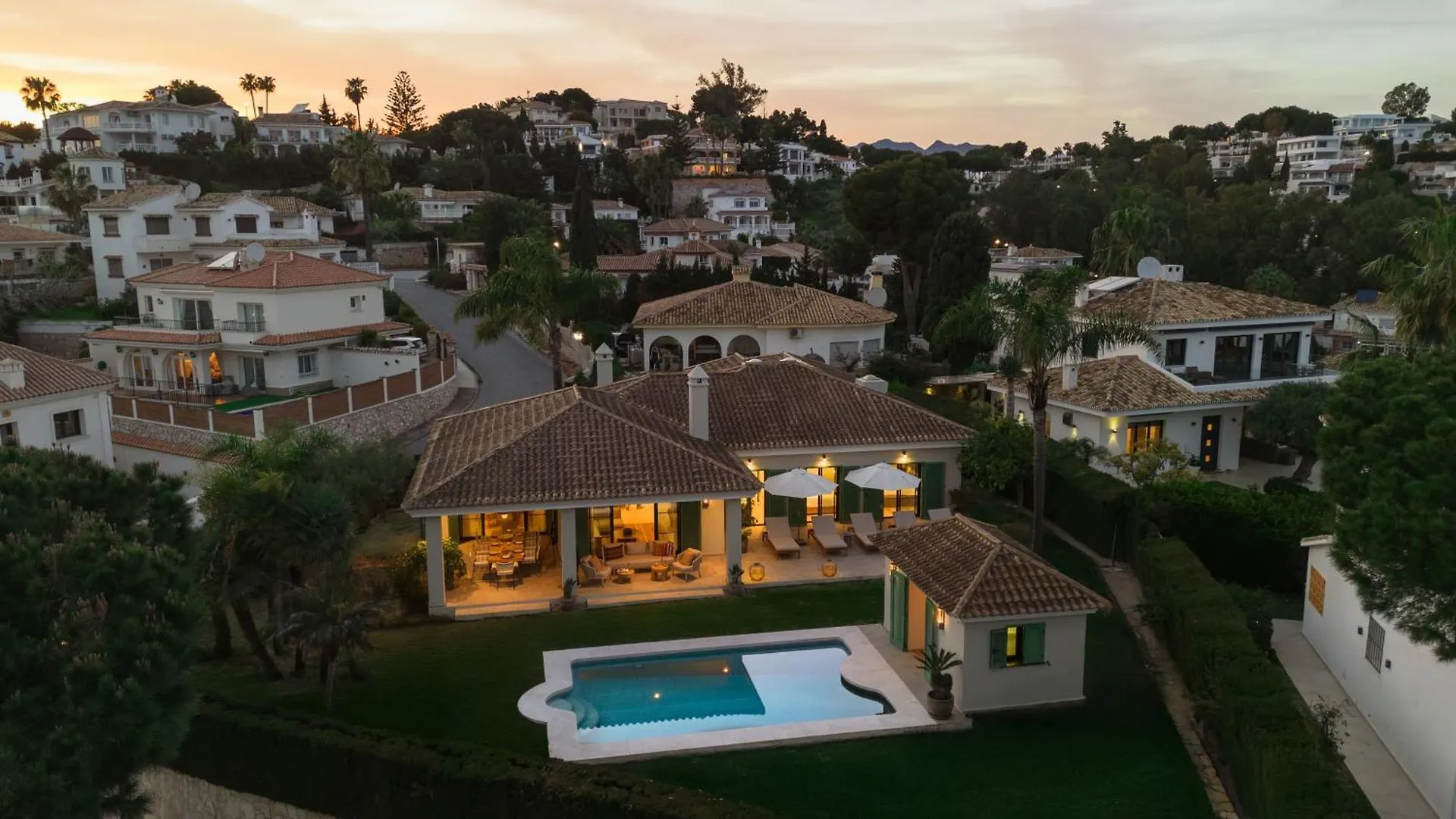 Mediterranean Villa, On One Floor, With Private Heated Pool, Large Garden And Terrace And Close To The Sea, In La Cala De Mijas