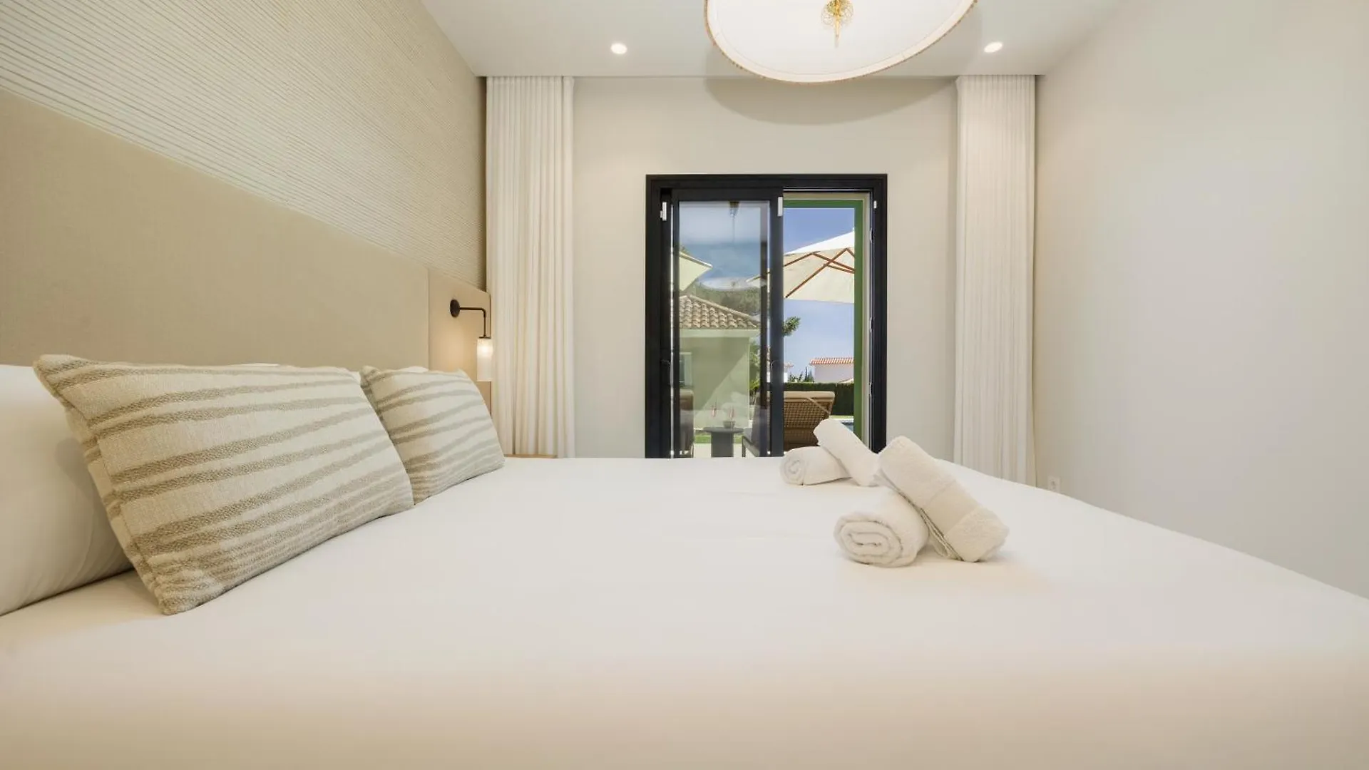 Mediterranean Villa, On One Floor, With Private Heated Pool, Large Garden And Terrace And Close To The Sea, In La Cala De Mijas
