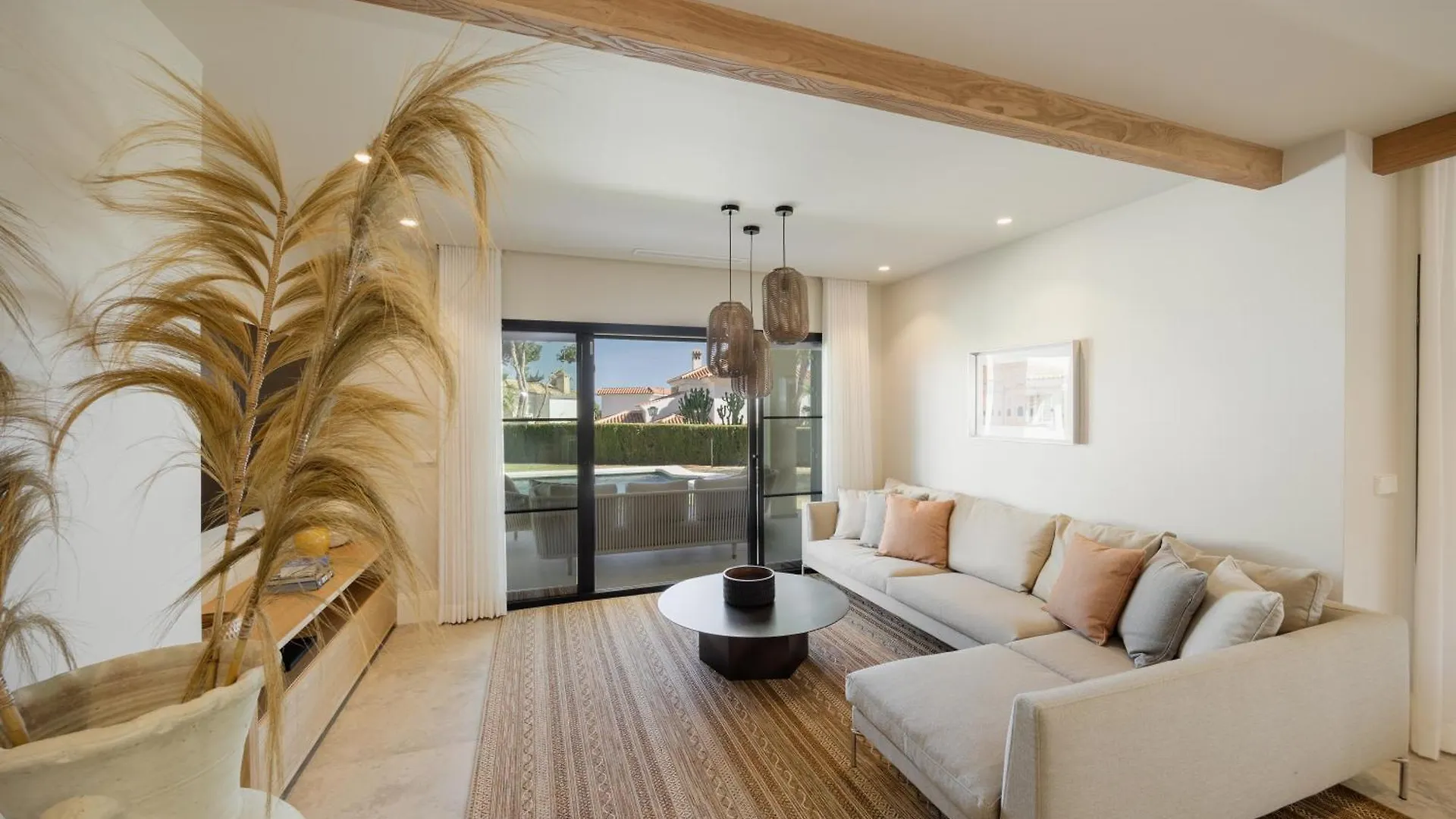 Villa Mediterranean Villa, On One Floor, With Private Heated Pool, Large Garden And Terrace And Close To The Sea, In La Cala De Mijas